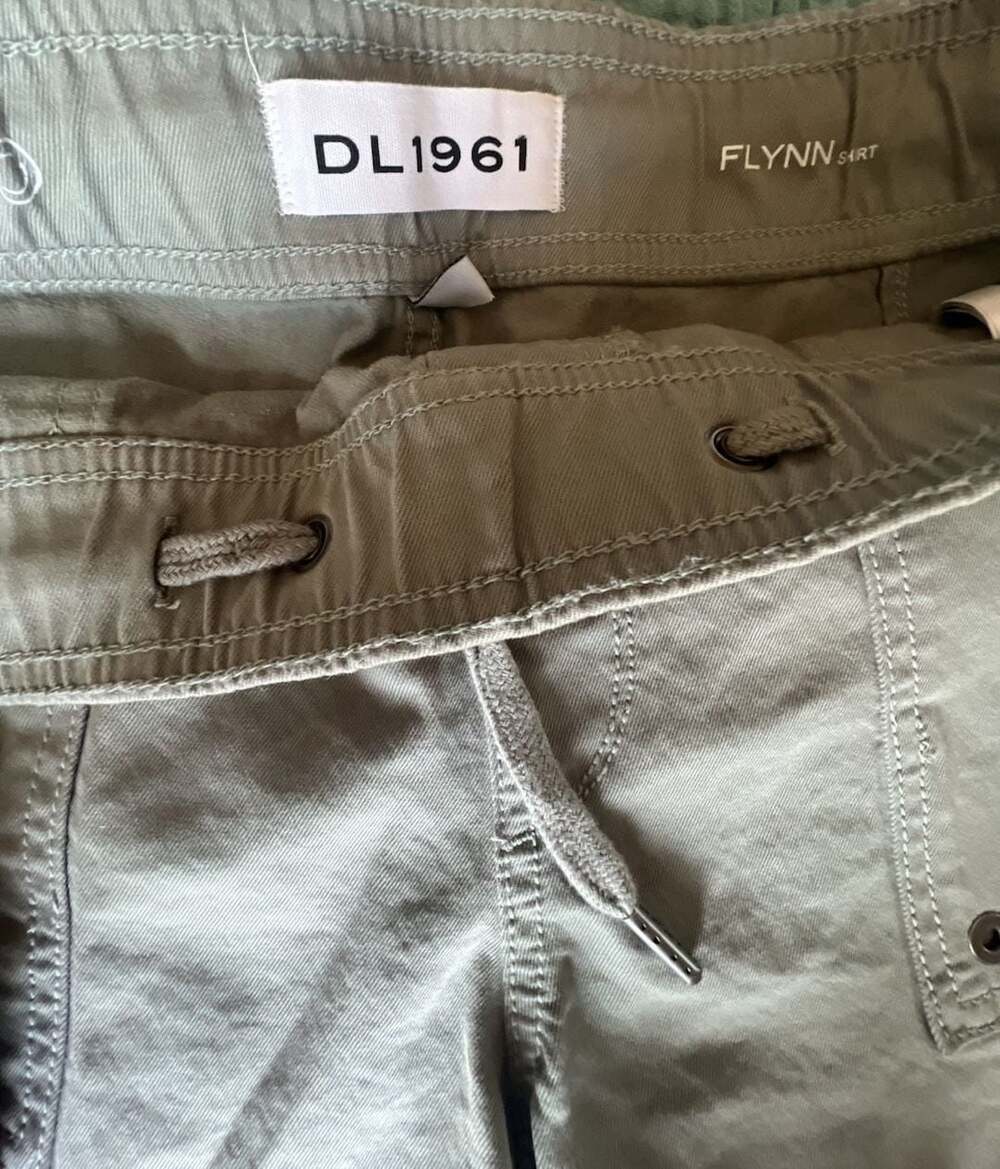 DL1961 Flynn Raw Hem Utility Shorts, Size 31 - Picture 2 of 4
